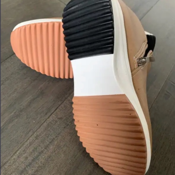 Basic Platform Pleather Shoes - Picture 3 of 3